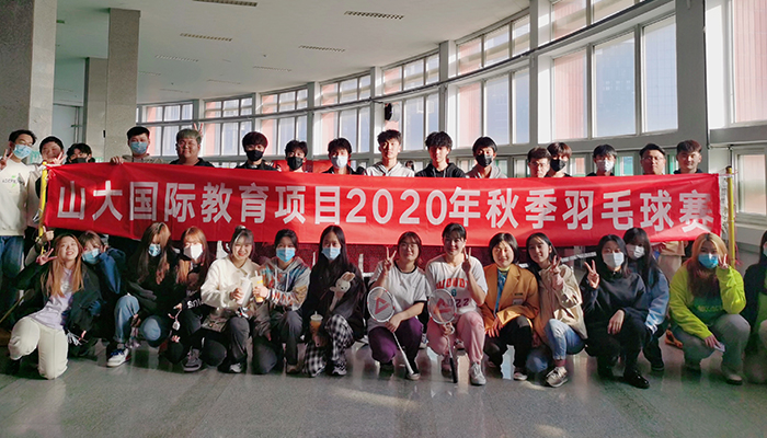 韩语班获羽毛球赛冠军