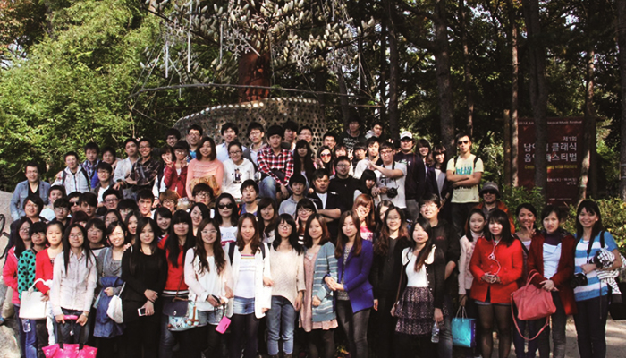 往届学员参加韩国当地文化活动