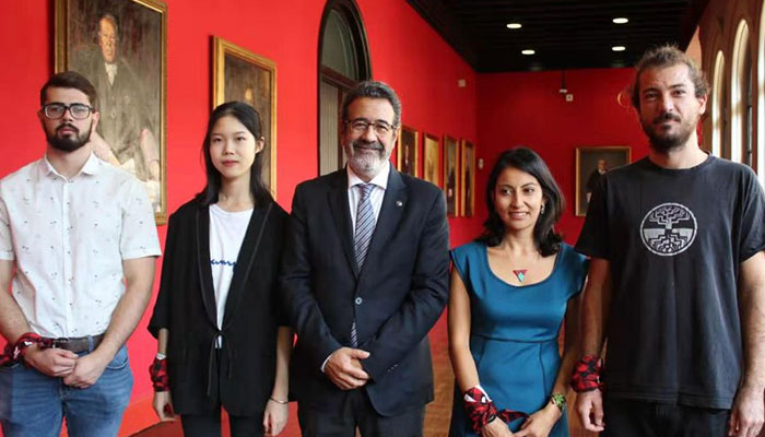 学员与萨拉戈萨大学副校长合影