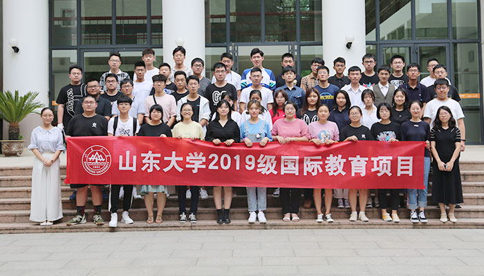 往届日语班学员合影